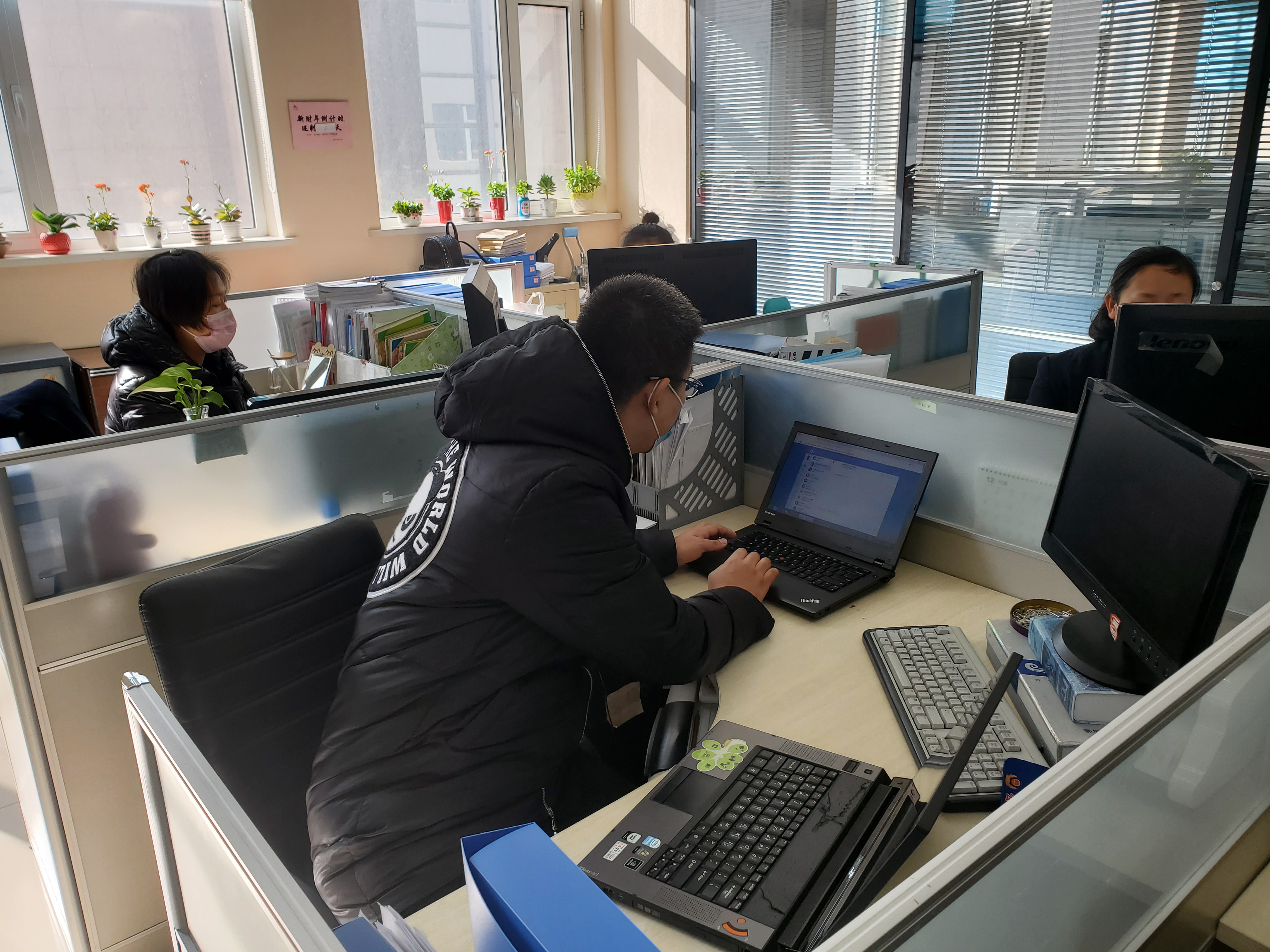 J9集团直营集团为抗击疫情提供科技助力