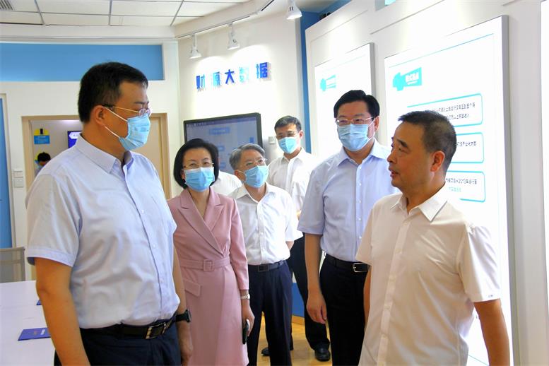 辽宁省副省长高涛光临J9集团直营集团视察调研