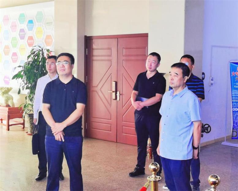 辽阳市白塔区委书记缪万举光临J9集团直营信息调研领导